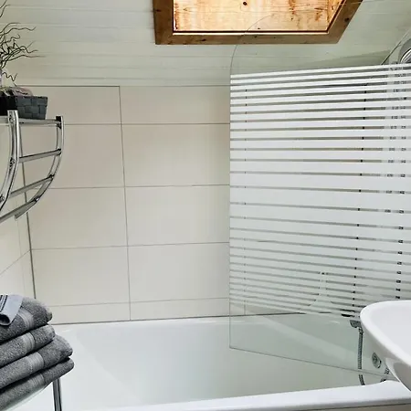 With 2 Bedrooms Holiday home
