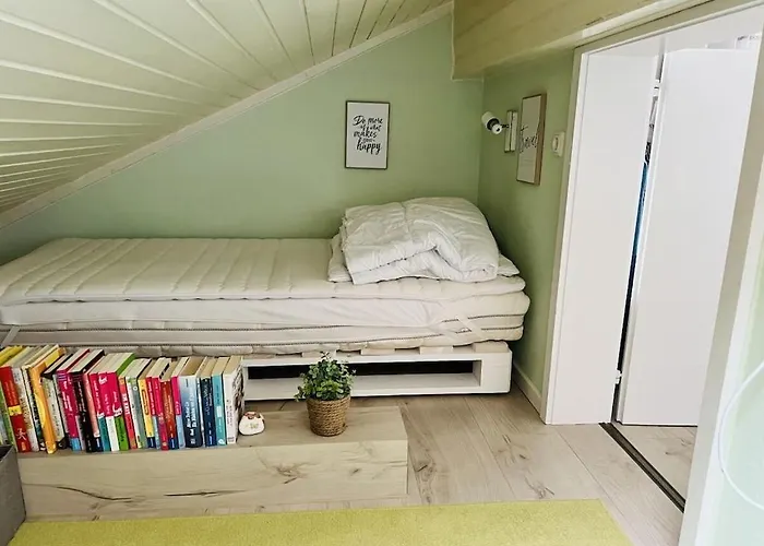 With 2 Bedrooms רייט אים וינקל