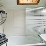 With 2 Bedrooms Prázdninový dům